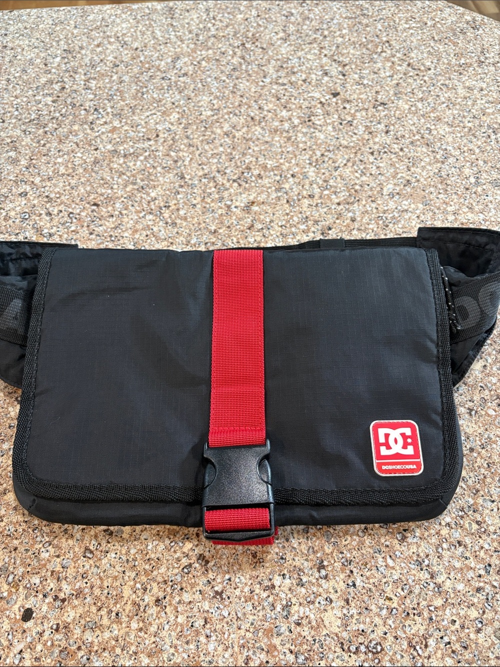 DC Shoes Shoulder/Belt bag - LNWOT